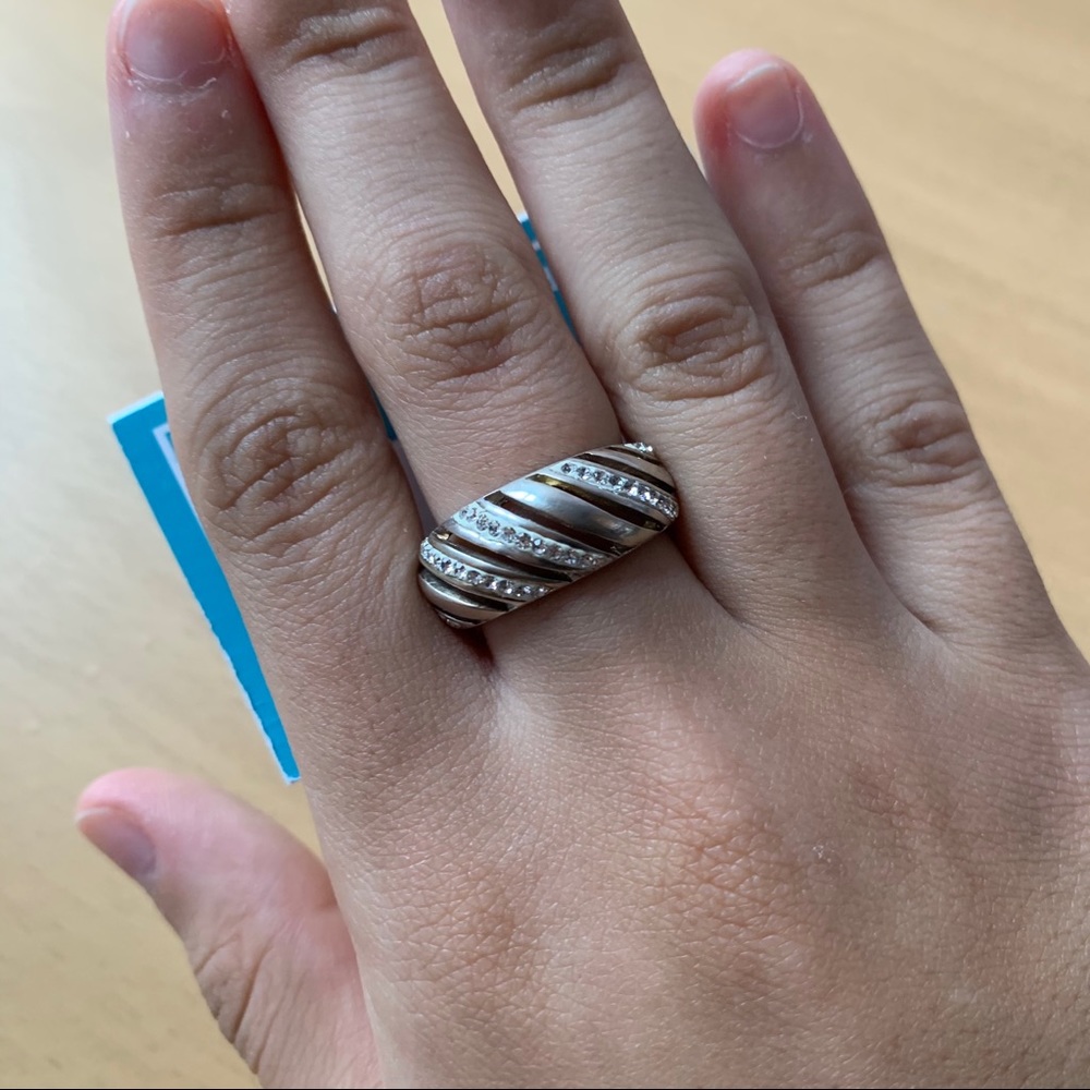 Ladies wide band ring silver plated w/crystals